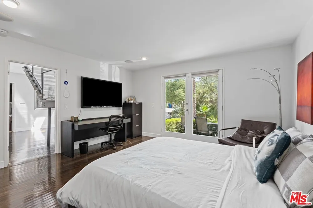 7561 Devista Drive Los Angeles, CA 90046