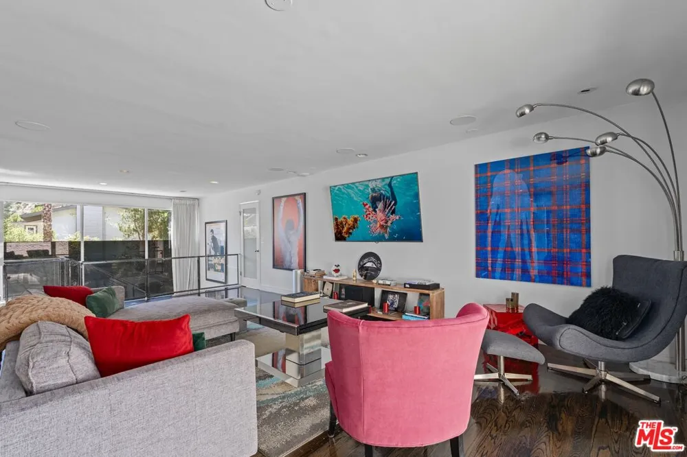 7561 Devista Drive Los Angeles, CA 90046