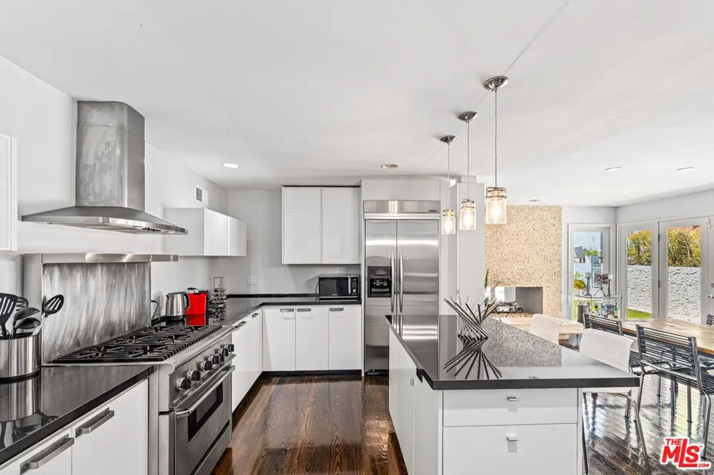 7561 Devista Drive Los Angeles, CA 90046