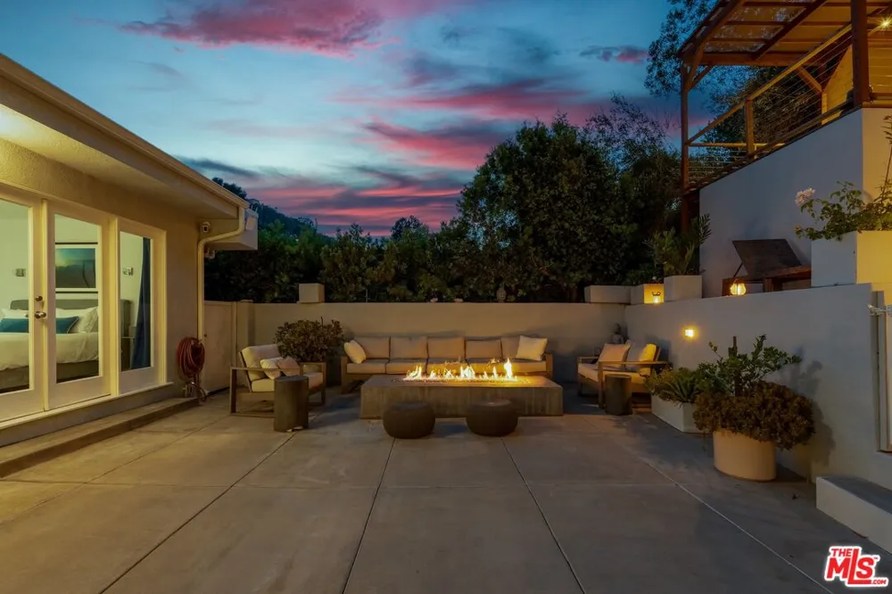 7561 Devista Drive Los Angeles, CA 90046