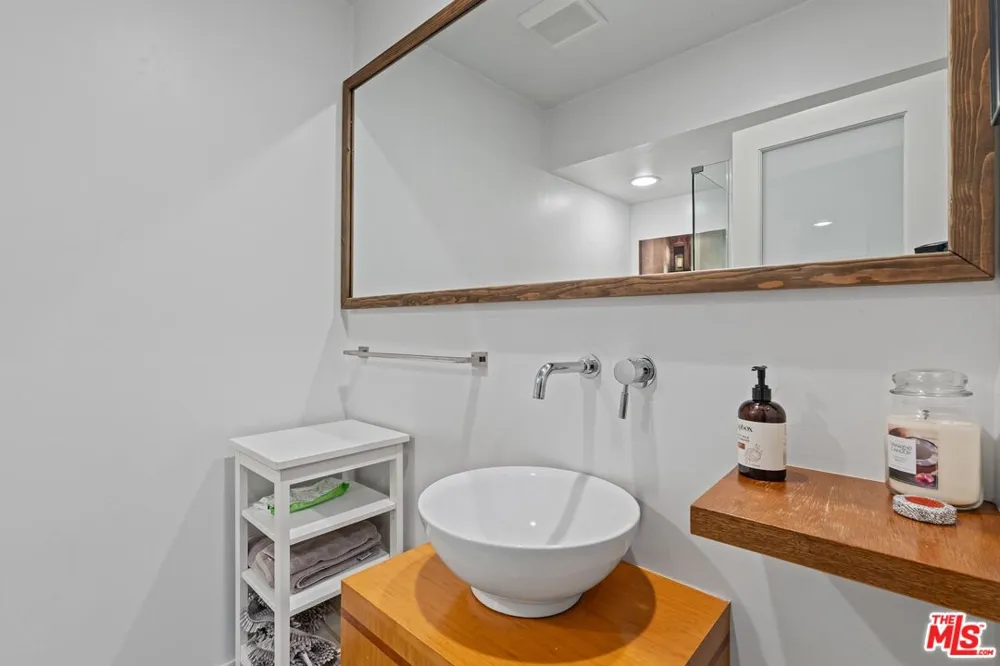 7561 Devista Drive Los Angeles, CA 90046