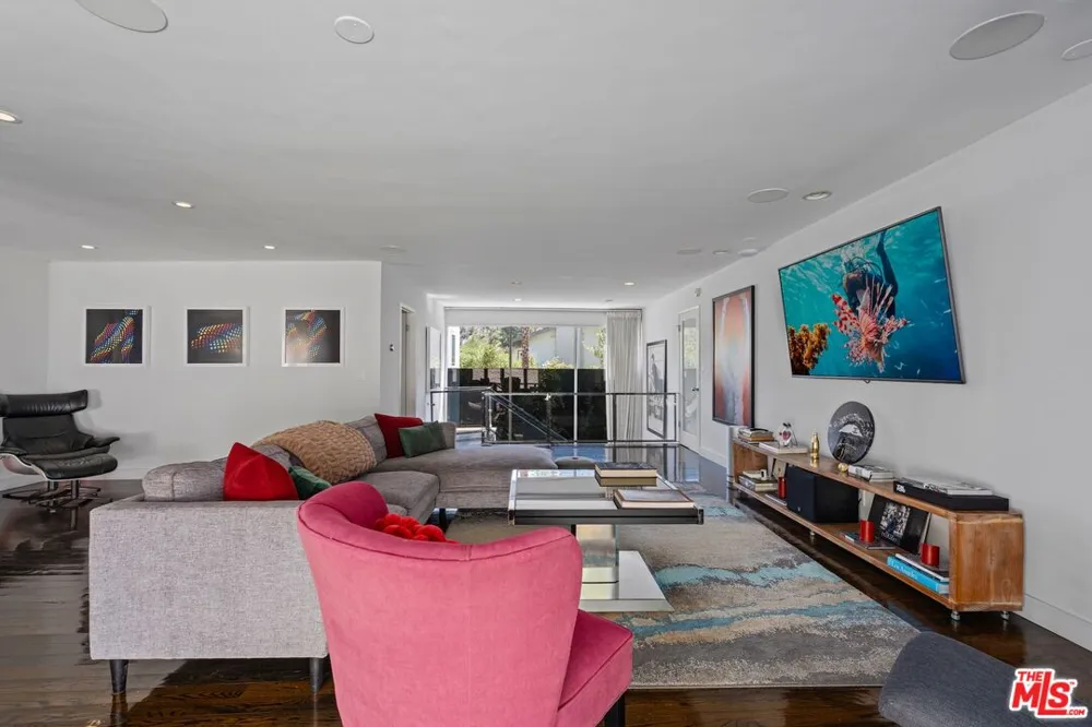 7561 Devista Drive Los Angeles, CA 90046