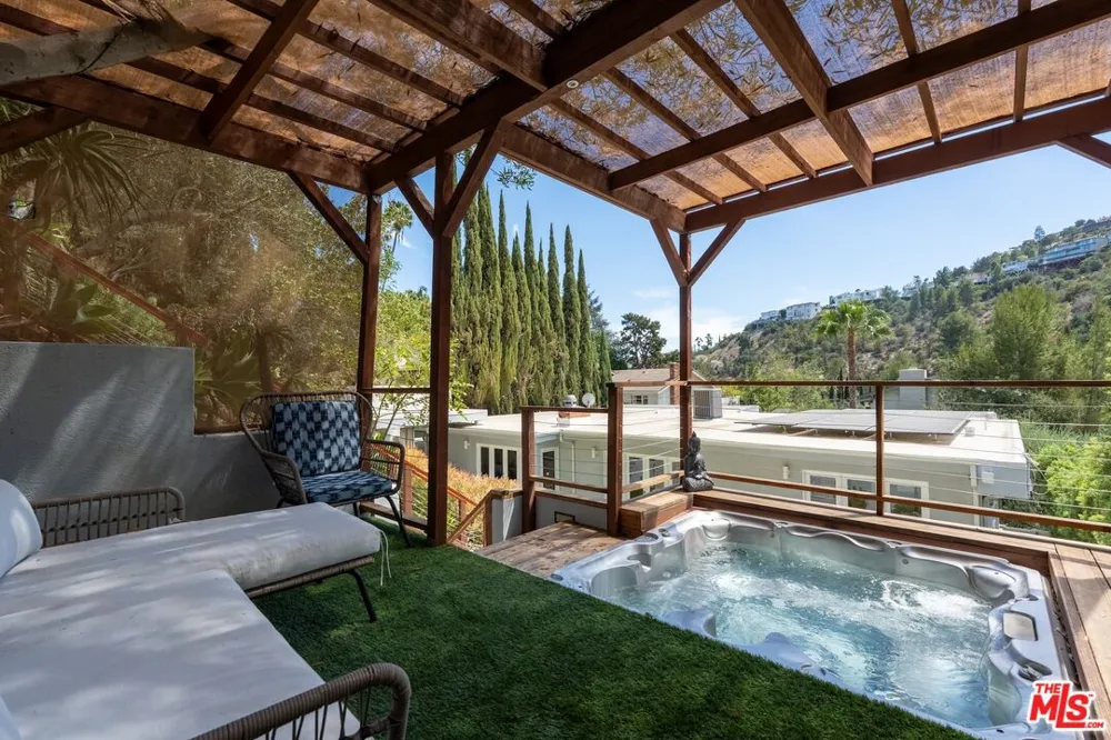 7561 Devista Drive Los Angeles, CA 90046