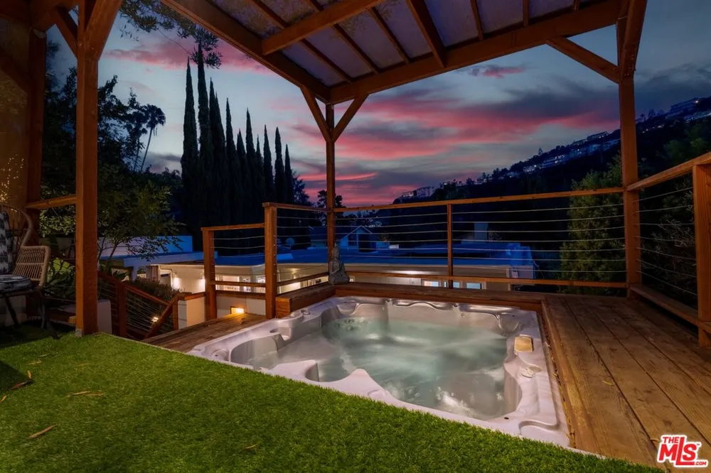 7561 Devista Drive Los Angeles, CA 90046