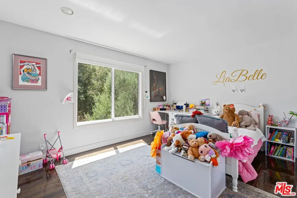 7561 Devista Drive Los Angeles, CA 90046
