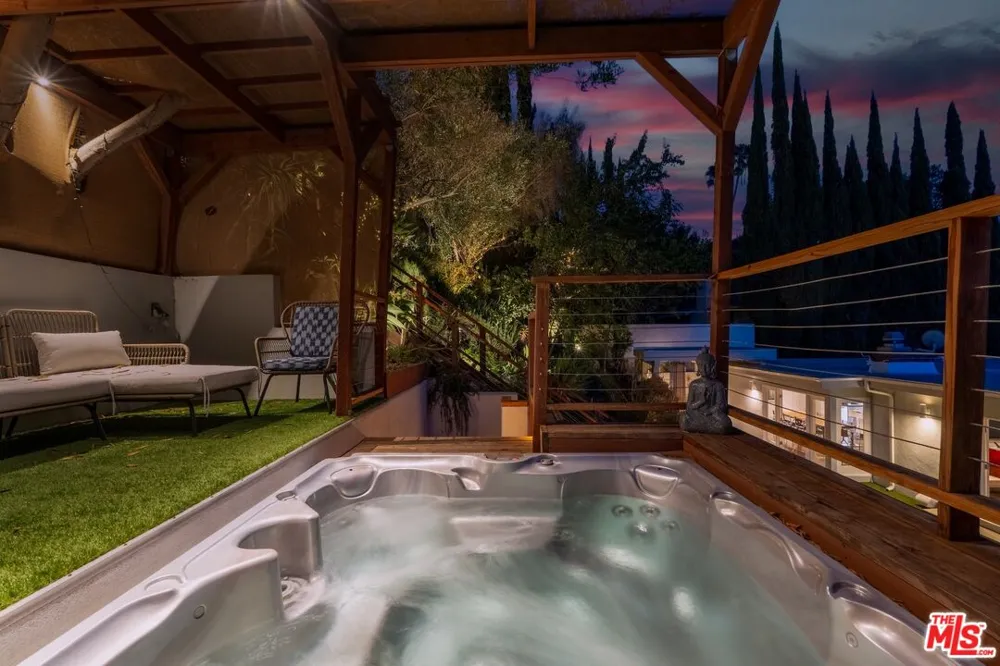 7561 Devista Drive Los Angeles, CA 90046