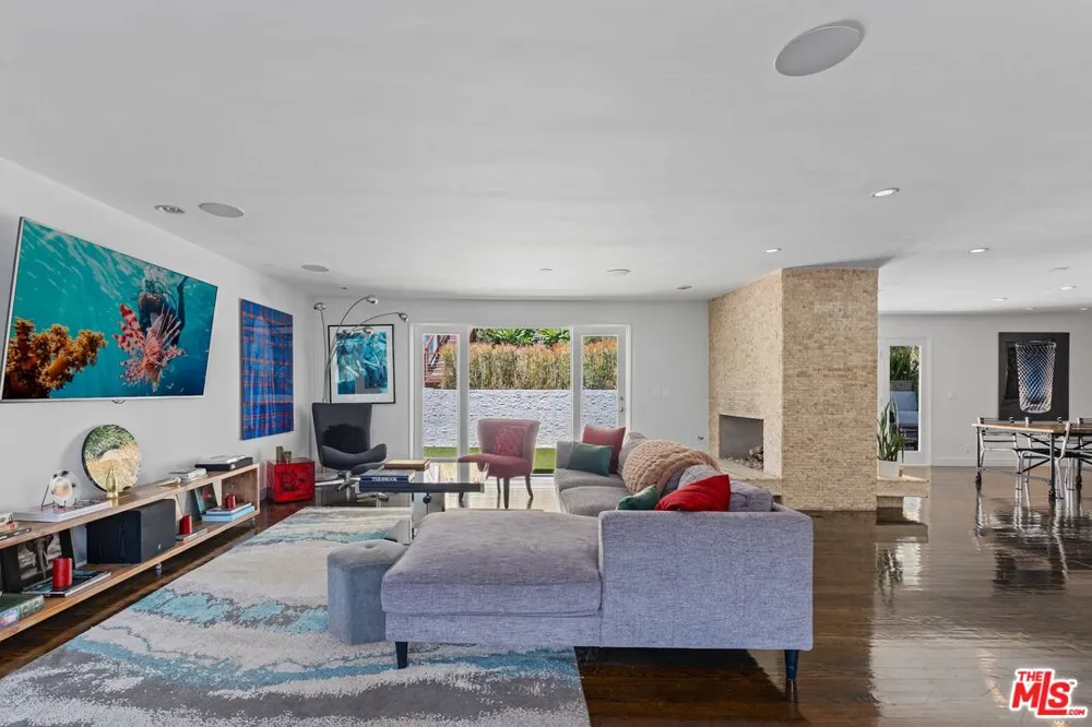 7561 Devista Drive Los Angeles, CA 90046