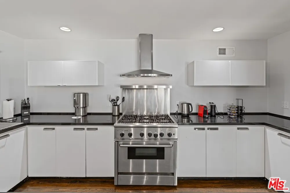 7561 Devista Drive Los Angeles, CA 90046