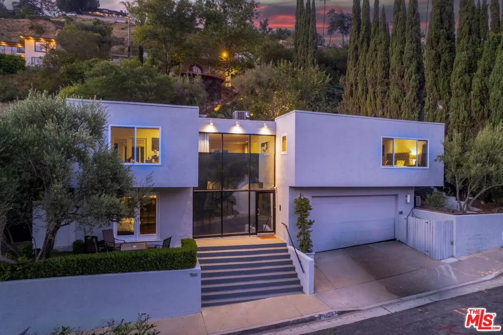 7561 Devista Drive Los Angeles, CA 90046