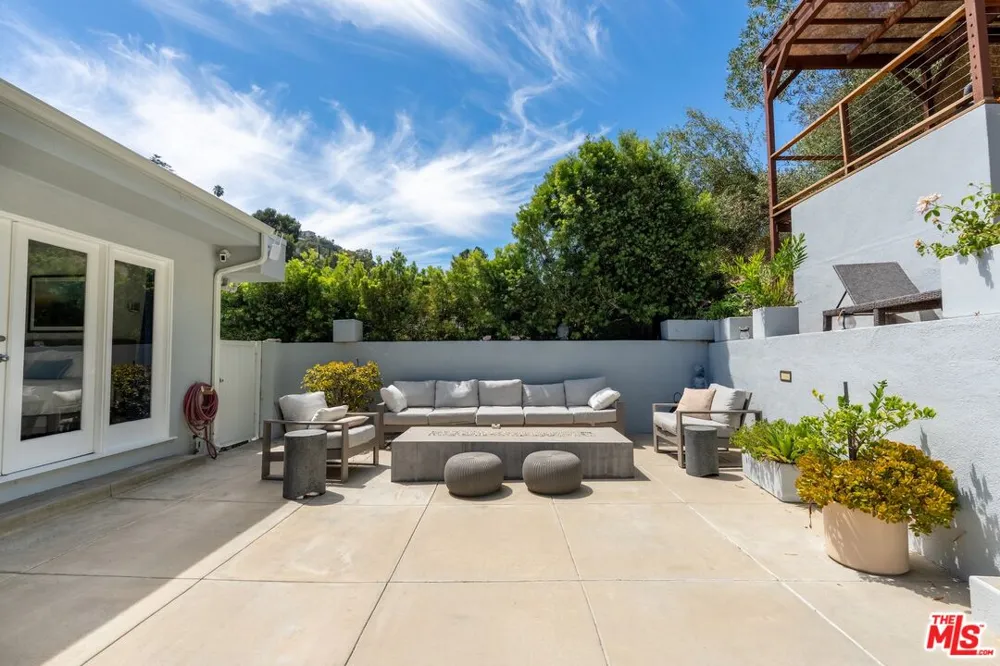 7561 Devista Drive Los Angeles, CA 90046