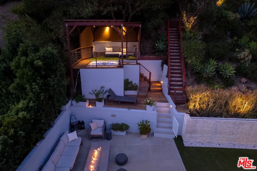 7561 Devista Drive Los Angeles, CA 90046