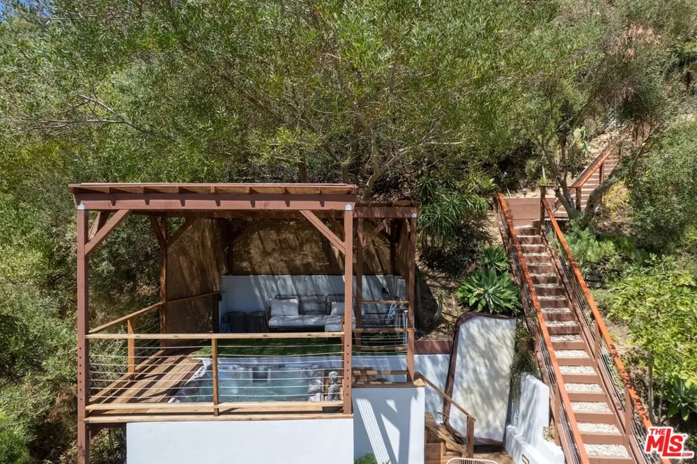 7561 Devista Drive Los Angeles, CA 90046