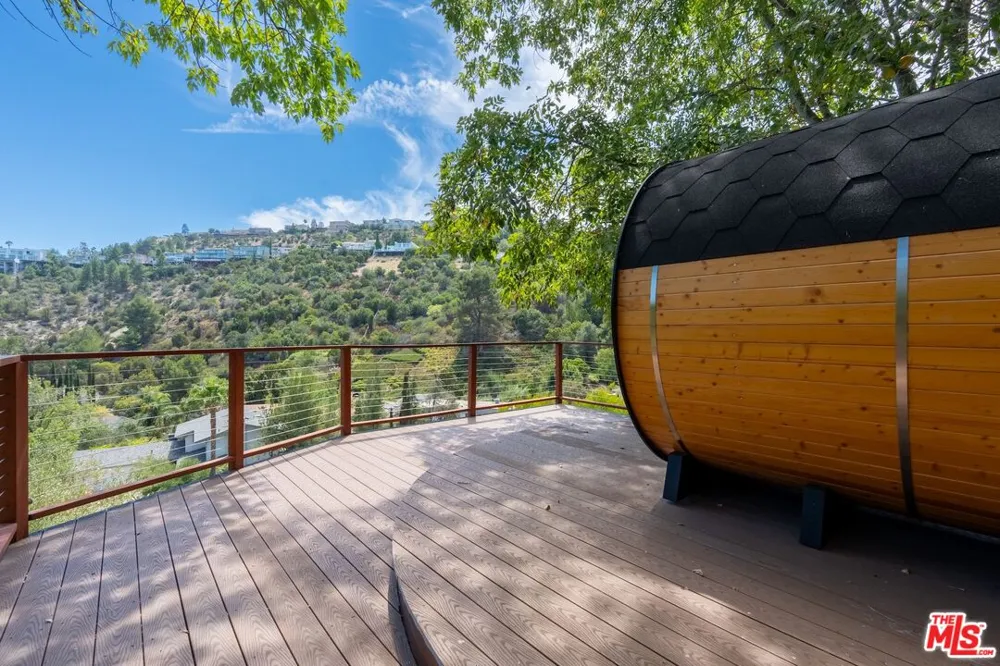 7561 Devista Drive Los Angeles, CA 90046