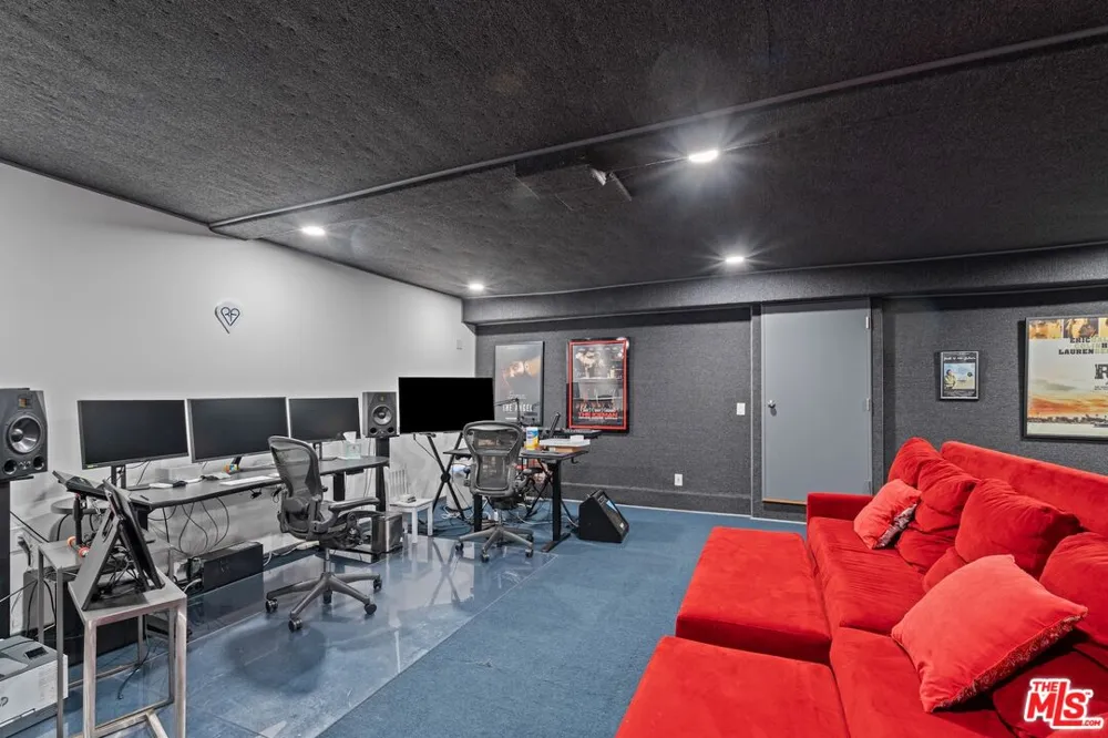 7561 Devista Drive Los Angeles, CA 90046