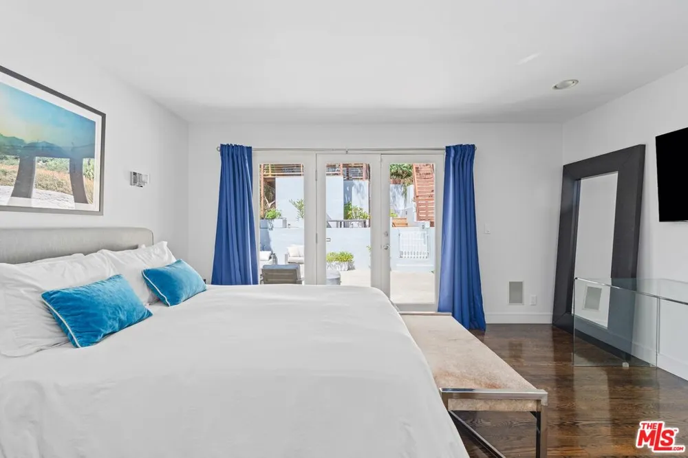 7561 Devista Drive Los Angeles, CA 90046