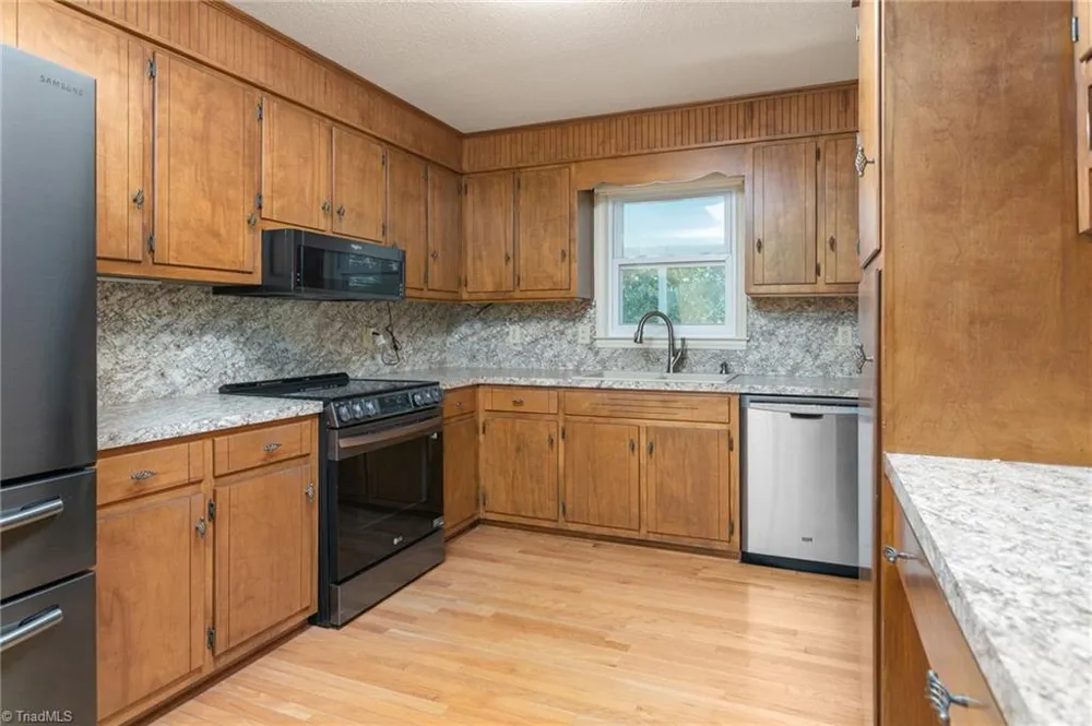 914 Ferndale Drive Thomasville, NC 27360