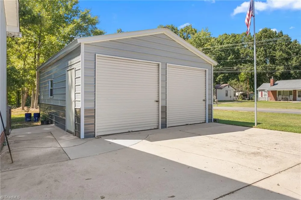 914 Ferndale Drive Thomasville, NC 27360