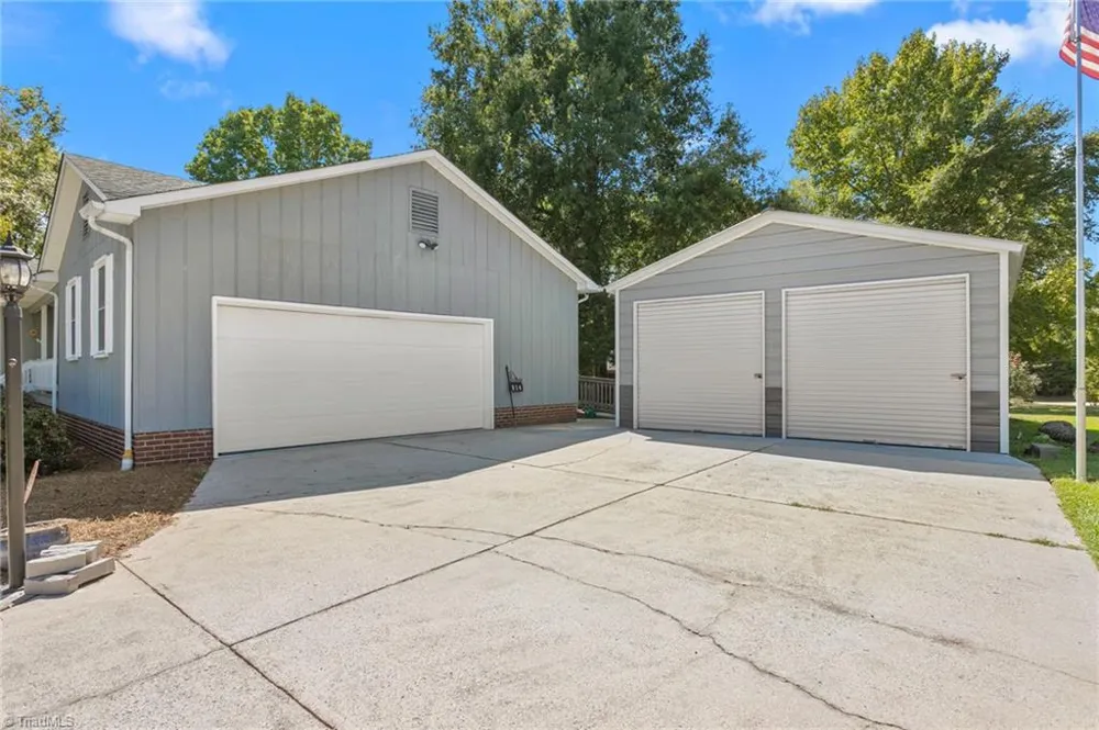 914 Ferndale Drive Thomasville, NC 27360