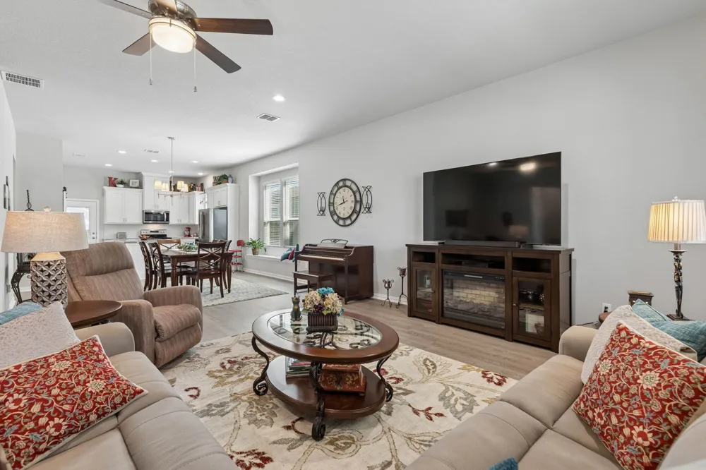 208 W 6th Street Justin, TX 76247