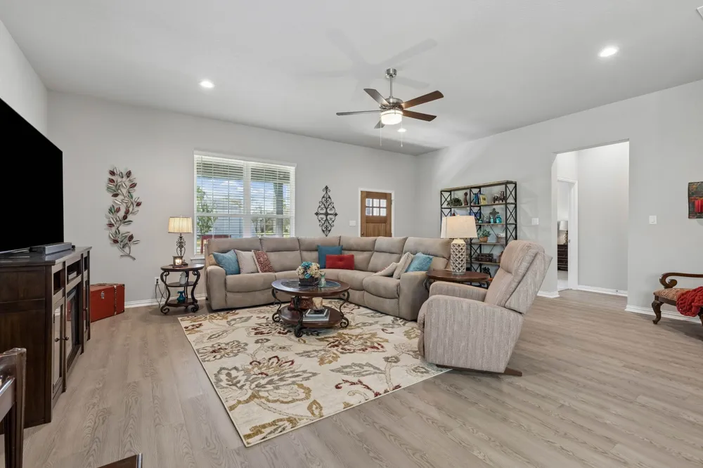 208 W 6th Street Justin, TX 76247