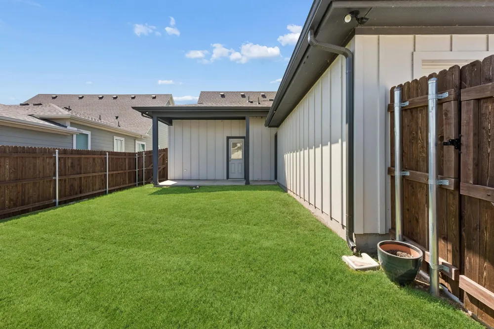 208 W 6th Street Justin, TX 76247