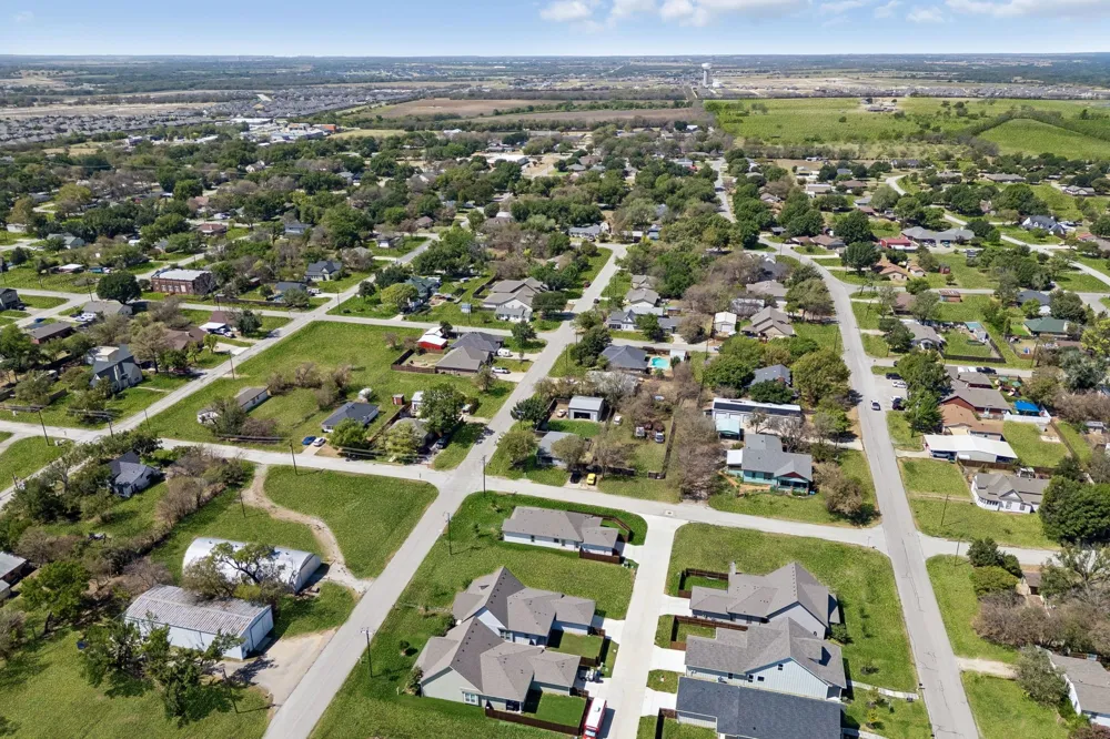 208 W 6th Street Justin, TX 76247