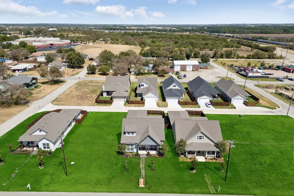 208 W 6th Street Justin, TX 76247