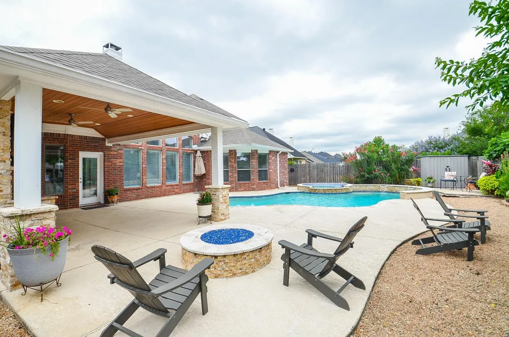 2735 Driftwood Drive Manvel, TX 77578