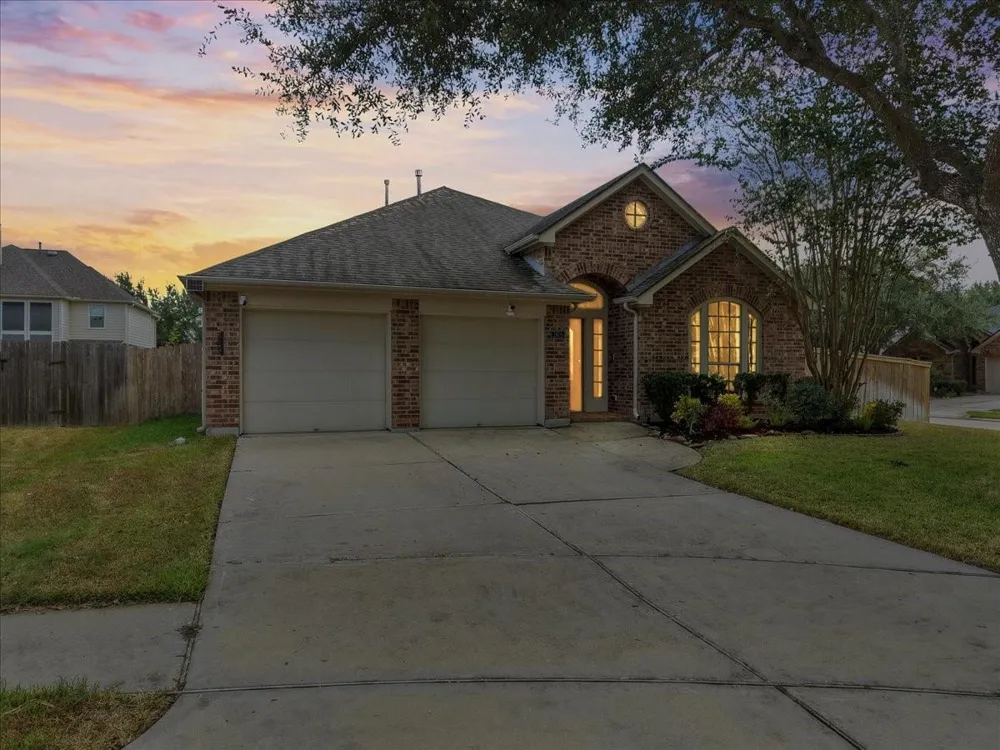 2805 Enchanted Lake Drive Pearland, TX 77584