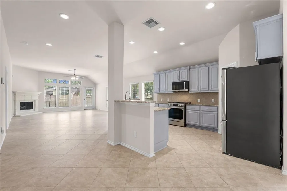 2805 Enchanted Lake Drive Pearland, TX 77584