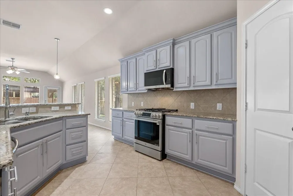 2805 Enchanted Lake Drive Pearland, TX 77584