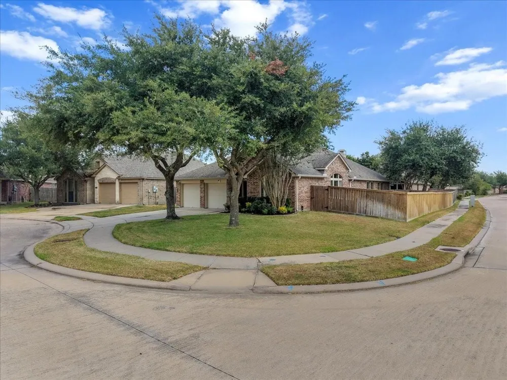 2805 Enchanted Lake Drive Pearland, TX 77584