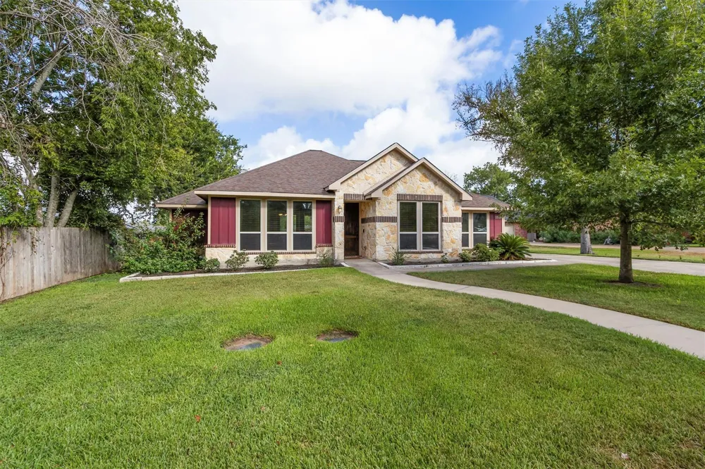 1519 Felder Street Navasota, TX 77868