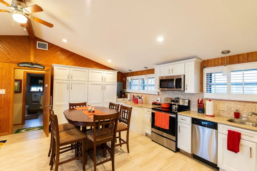 1417 8th Street Dickinson, TX 77539