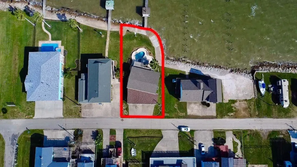 1417 8th Street Dickinson, TX 77539
