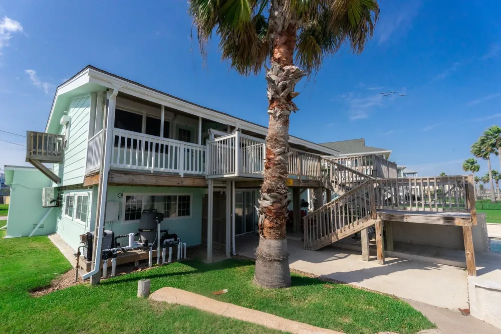 1417 8th Street Dickinson, TX 77539