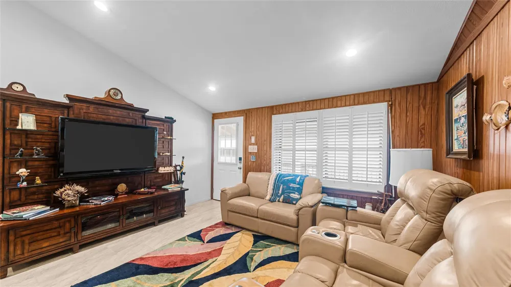 1417 8th Street Dickinson, TX 77539
