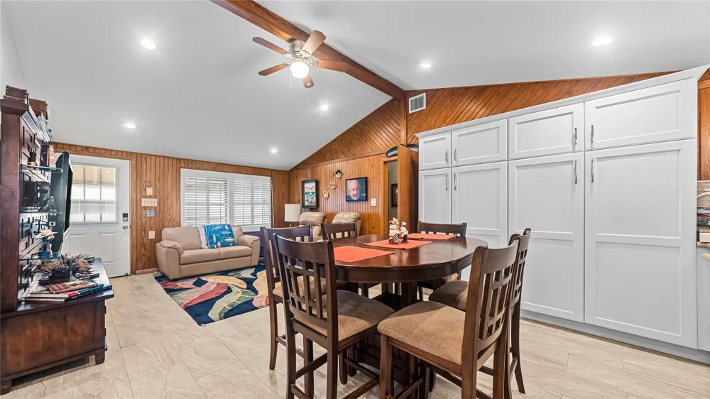 1417 8th Street Dickinson, TX 77539