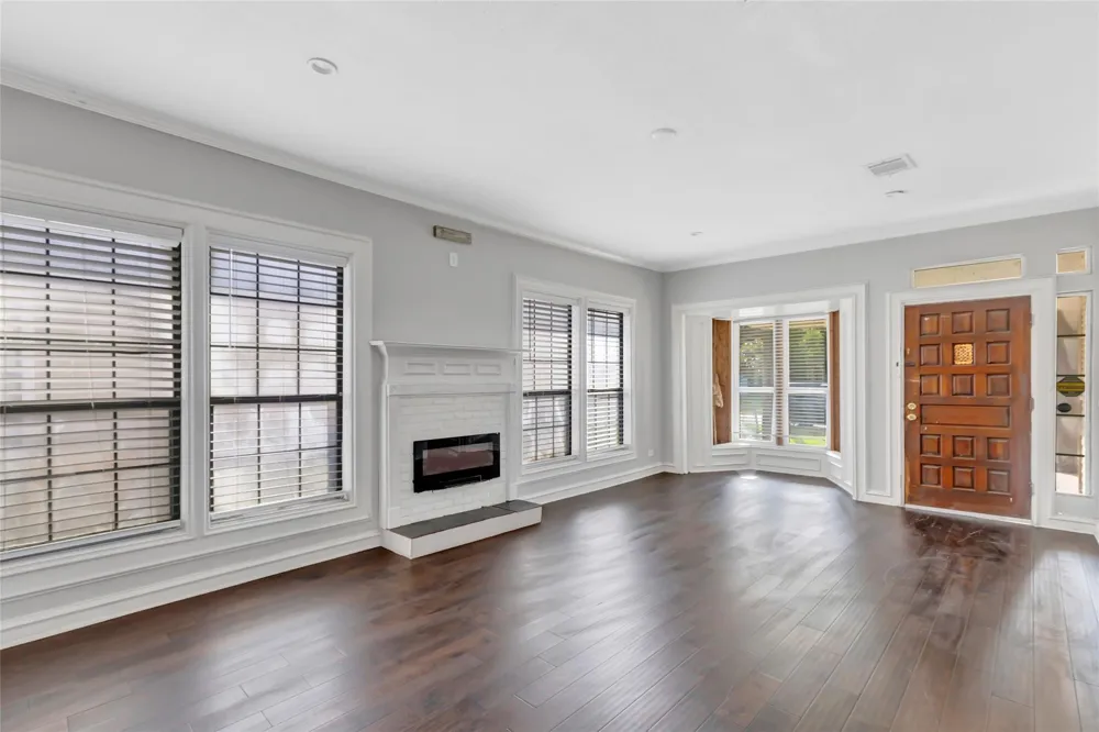 212 Super Street Houston, TX 77011