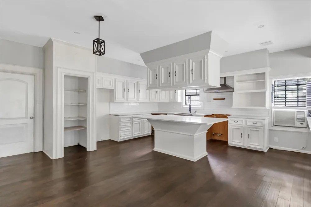 212 Super Street Houston, TX 77011