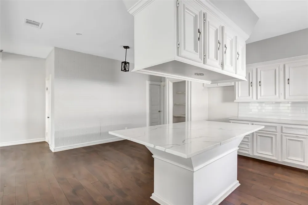 212 Super Street Houston, TX 77011