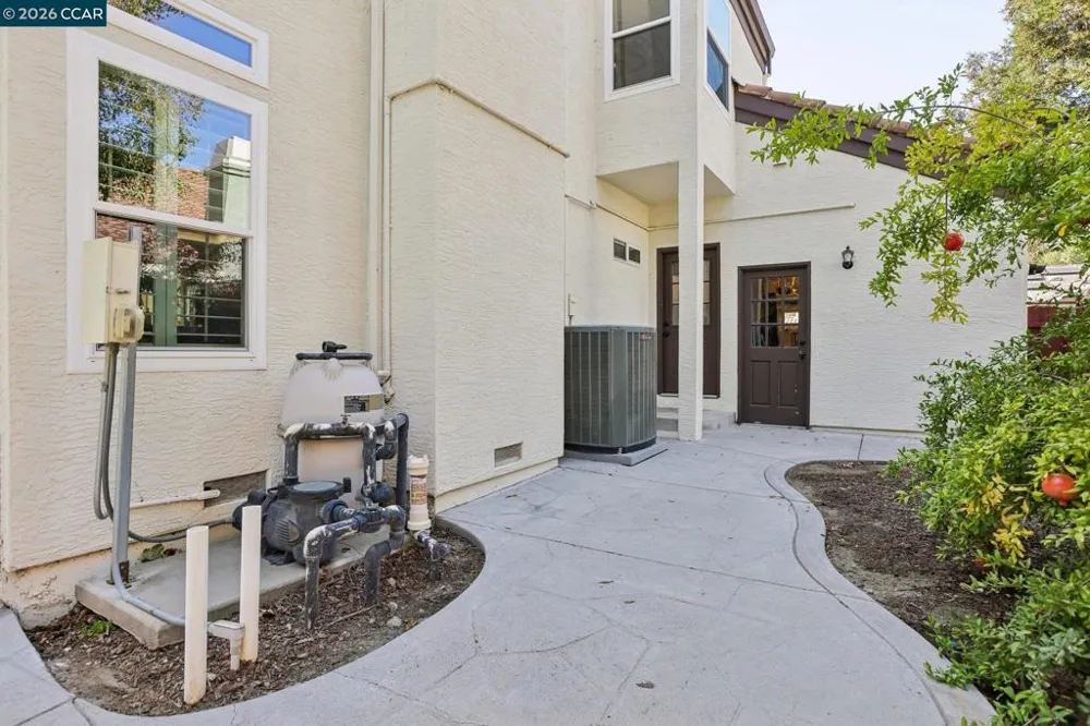 384 Via Loma Morgan Hill, CA 95037