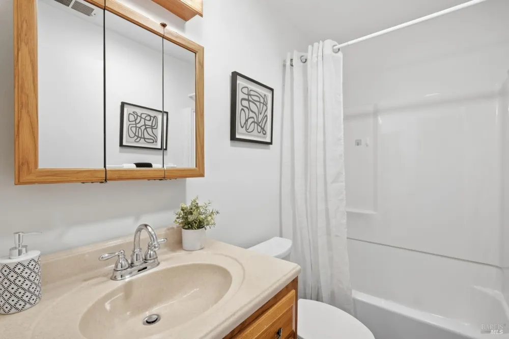 180 Carlisle Way Benicia, CA 94510