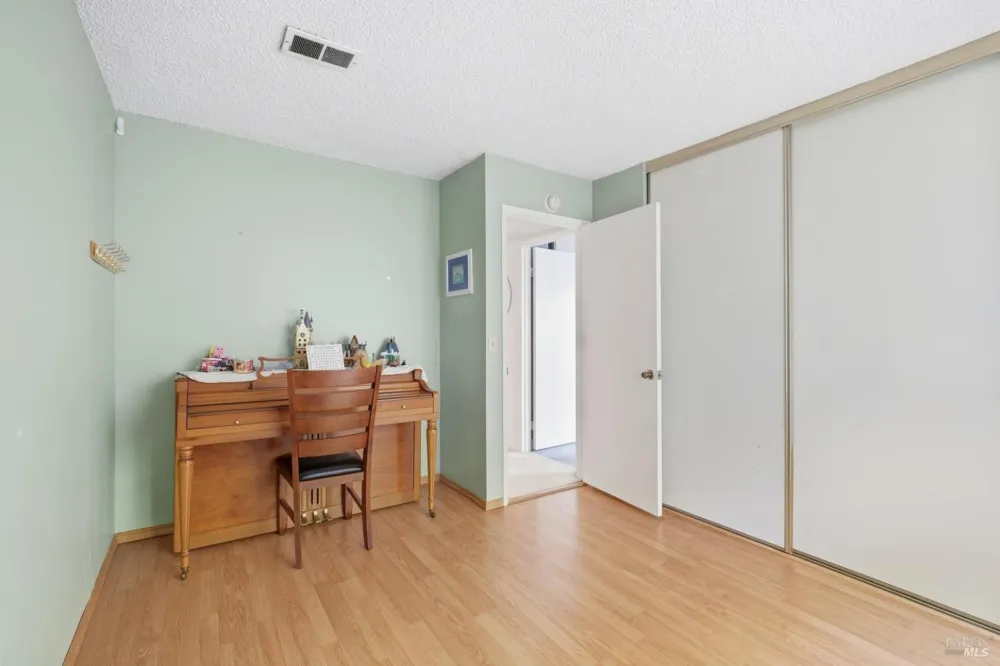 180 Carlisle Way Benicia, CA 94510