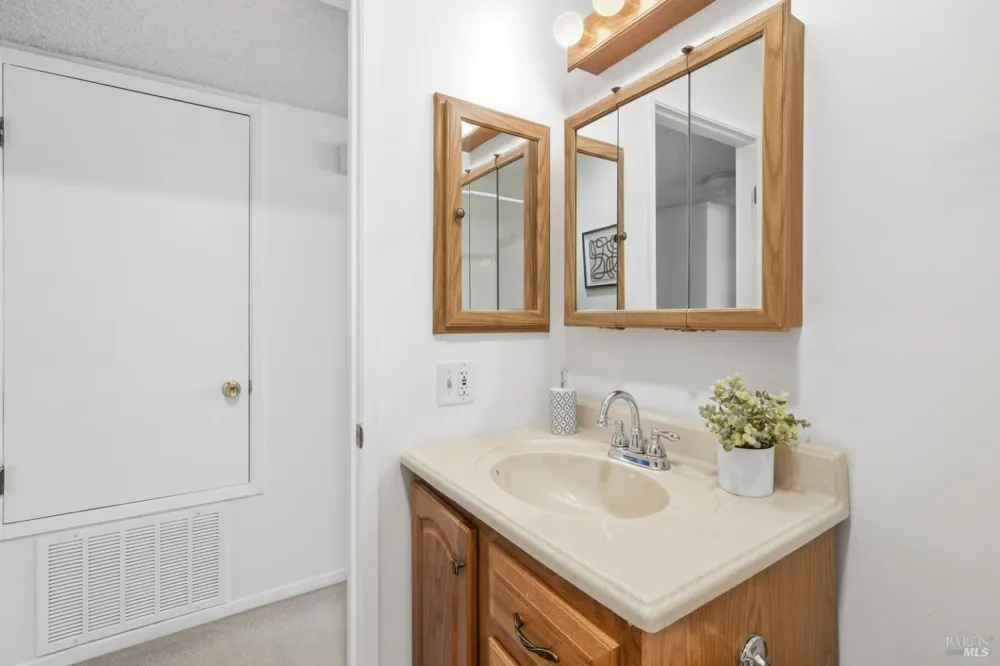 180 Carlisle Way Benicia, CA 94510