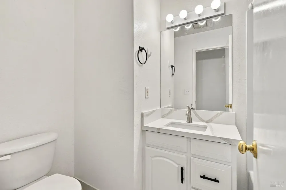 25 San Aleso Court Novato, CA 94945