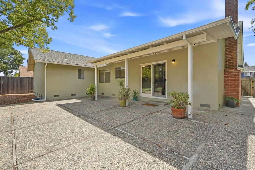 25 San Aleso Court Novato, CA 94945