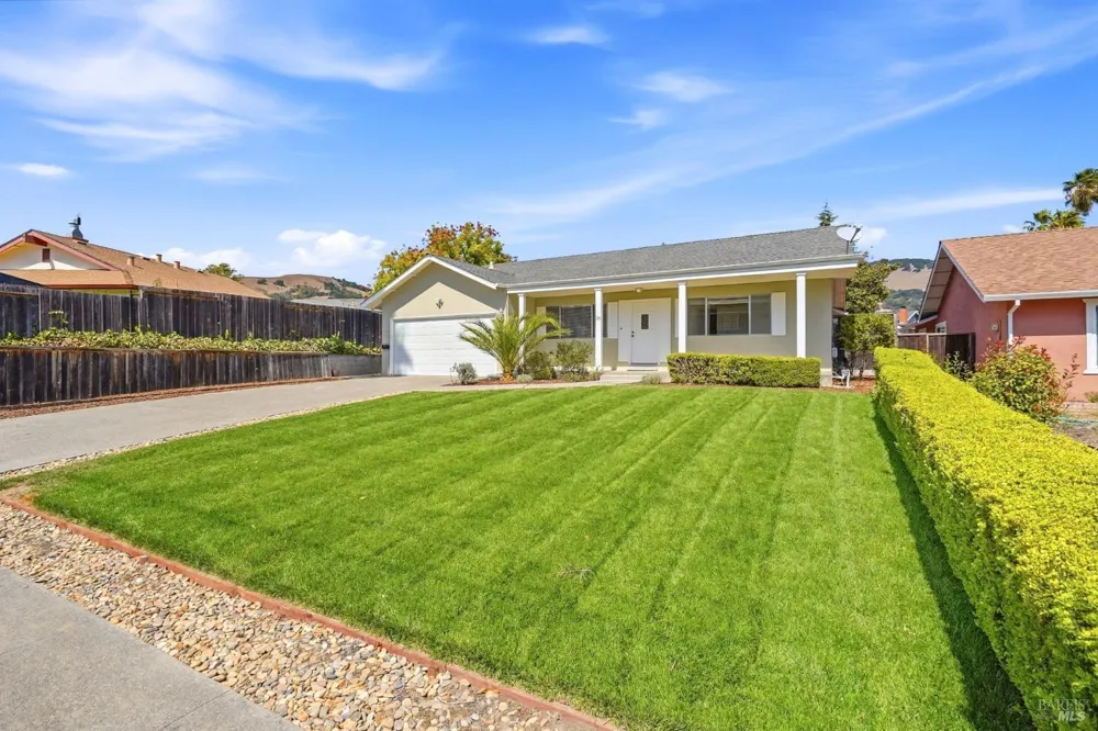 25 San Aleso Court Novato, CA 94945