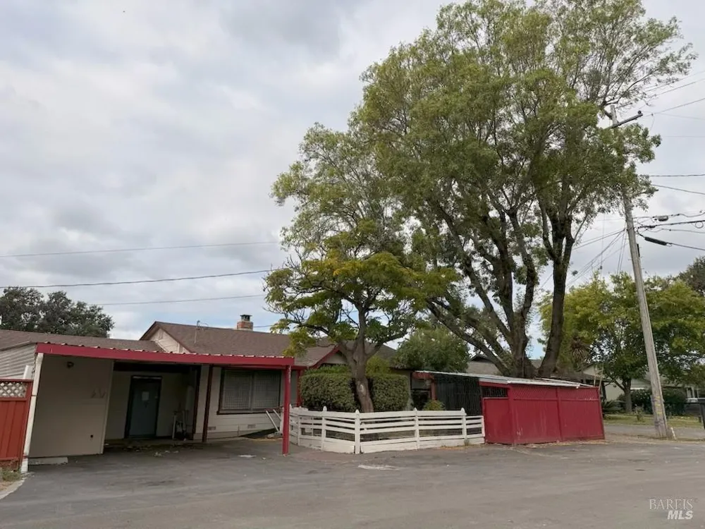 2283 W Hearn Avenue Santa Rosa, CA 95407