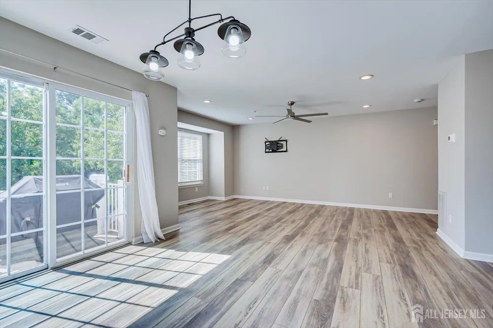 1092 Shadowlawn Drive Green Brook, NJ 08812